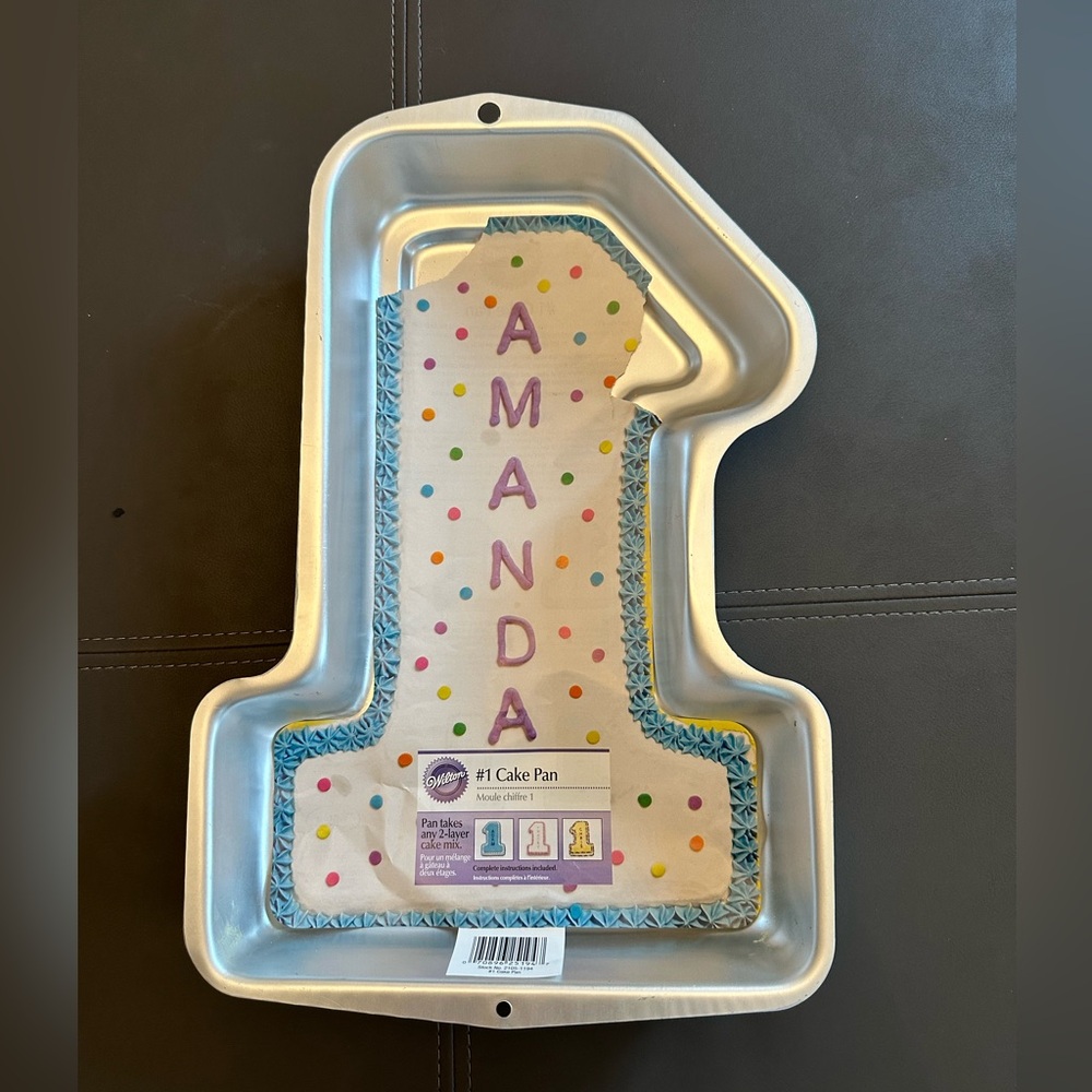 WILTON #1 cake pan with book- 2105-1194